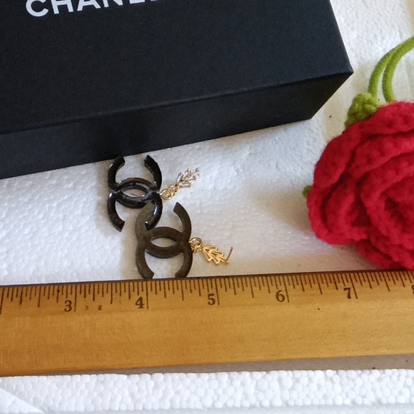 NWT designer inspired earrings - Picture 4 of 5